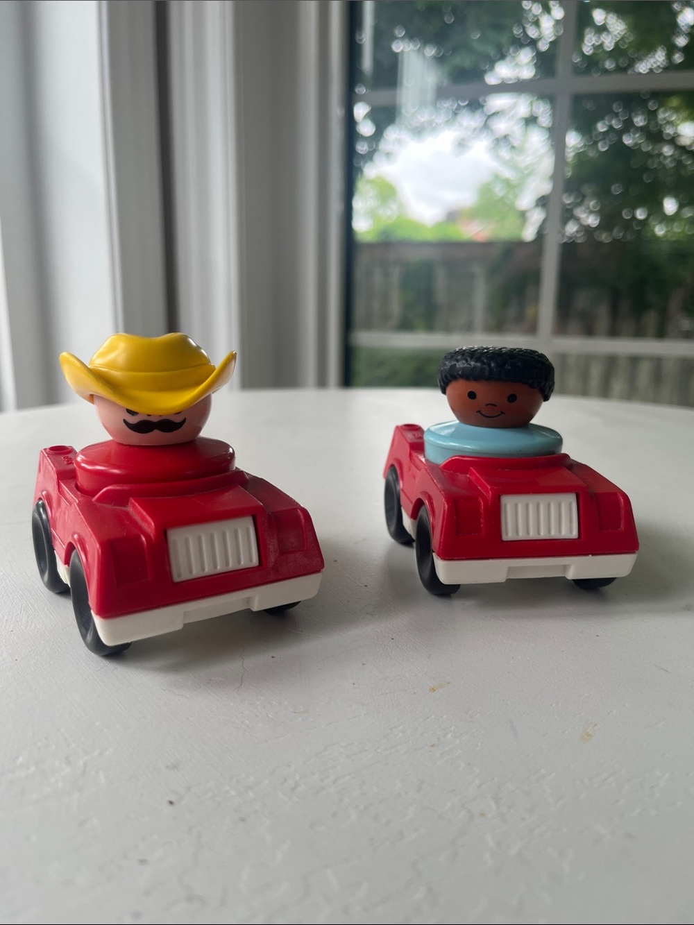 3/$20 💛Vintage 1990 Fisher Price Little People cars and people